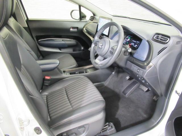 アクア Ｚ　ＬＥＤヘッドライト　スマートキー　１００Ｖ電源　イモビライザー　アルミホイール　オートクルーズコントロール　エアコン　ＥＳＣ　ナビ　カーテンエアバッグ　ＥＴＣ　キーレス　パワーウインドウ　ＡＢＳ（9枚目）