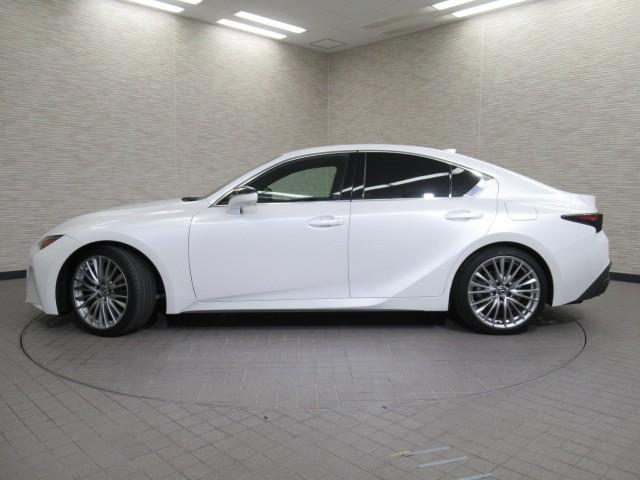 ＩＳ ＩＳ３００ｈ　バージョンＬ　衝突被害軽減　パワーウィンドウ　ＥＴＣ車載器　１オーナー　オートクルーズ　サイドＳＲＳ　パワーステアリング　電動シート　キーレス　ＴＶナビ　ＤＶＤ　ＡＣ　盗難防止システム　横滑り防止機能　エアバッグ（5枚目）