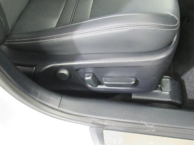 ＩＳ ＩＳ３００ｈ　バージョンＬ　衝突被害軽減　パワーウィンドウ　ＥＴＣ車載器　１オーナー　オートクルーズ　サイドＳＲＳ　パワーステアリング　電動シート　キーレス　ＴＶナビ　ＤＶＤ　ＡＣ　盗難防止システム　横滑り防止機能　エアバッグ（11枚目）