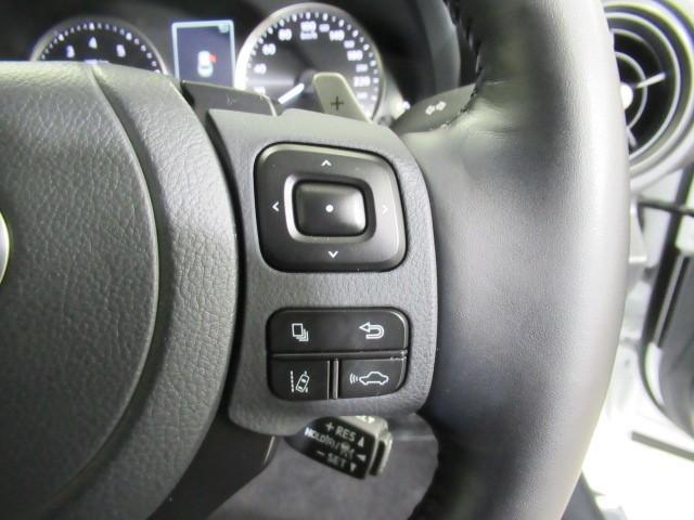 ＩＳ ＩＳ３００ｈ　バージョンＬ　衝突被害軽減　パワーウィンドウ　ＥＴＣ車載器　１オーナー　オートクルーズ　サイドＳＲＳ　パワーステアリング　電動シート　キーレス　ＴＶナビ　ＤＶＤ　ＡＣ　盗難防止システム　横滑り防止機能　エアバッグ（13枚目）