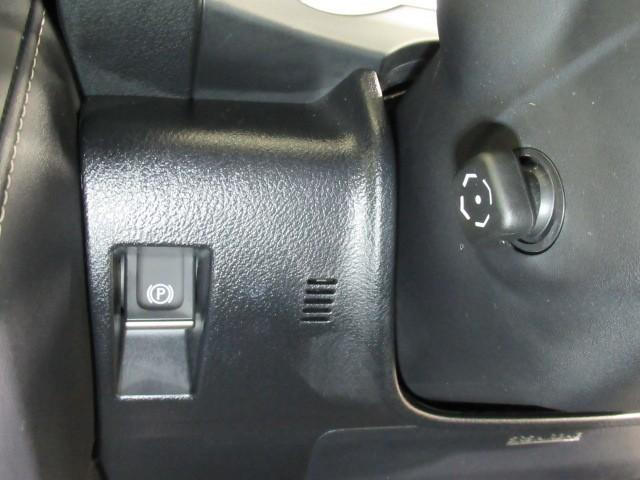 ＩＳ ＩＳ３００ｈ　バージョンＬ　衝突被害軽減　パワーウィンドウ　ＥＴＣ車載器　１オーナー　オートクルーズ　サイドＳＲＳ　パワーステアリング　電動シート　キーレス　ＴＶナビ　ＤＶＤ　ＡＣ　盗難防止システム　横滑り防止機能　エアバッグ（15枚目）