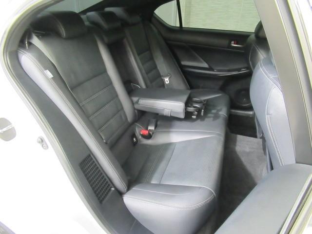 ＩＳ ＩＳ３００ｈ　バージョンＬ　衝突被害軽減　パワーウィンドウ　ＥＴＣ車載器　１オーナー　オートクルーズ　サイドＳＲＳ　パワーステアリング　電動シート　キーレス　ＴＶナビ　ＤＶＤ　ＡＣ　盗難防止システム　横滑り防止機能　エアバッグ（27枚目）