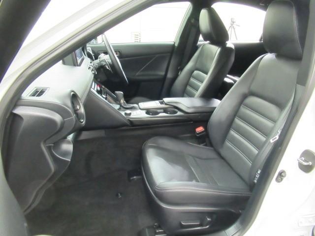 ＩＳ ＩＳ３００ｈ　バージョンＬ　衝突被害軽減　パワーウィンドウ　ＥＴＣ車載器　１オーナー　オートクルーズ　サイドＳＲＳ　パワーステアリング　電動シート　キーレス　ＴＶナビ　ＤＶＤ　ＡＣ　盗難防止システム　横滑り防止機能　エアバッグ（31枚目）