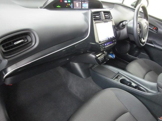 プリウス SセーフティプラスII メモリーナビ フルセグ 全周囲カメラ LEDヘッドライト CD/DVD再生機能 衝突被害軽減ブレーキ ペダル踏み間違い急発進制御装置 ブラインドスポットモニター ETC ワンオーナー 先進ライト(30枚目)