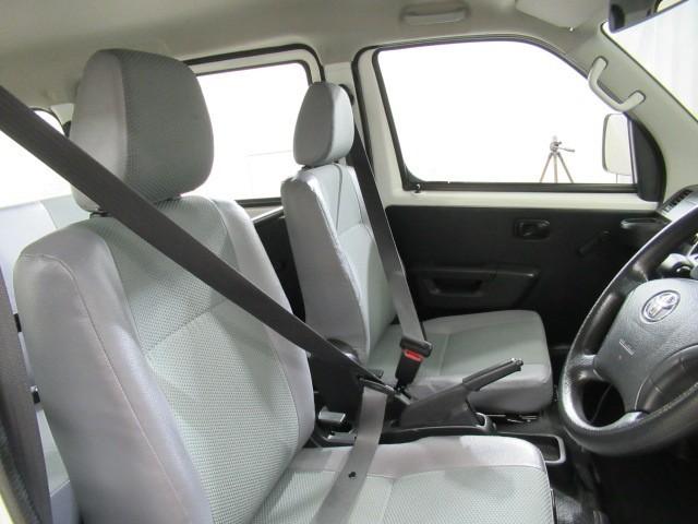 タウンエースバン ＤＸ　横滑防止装置　衝突軽減　運転席エアバッグ　エアコン　ＬＥＤヘッドライト　バックカメラ　Ｗエアバック　メモリーナビ　盗難防止システム　ＡＢＳ　ＥＴＣ　アイドリングストップ　ナビ（8枚目）