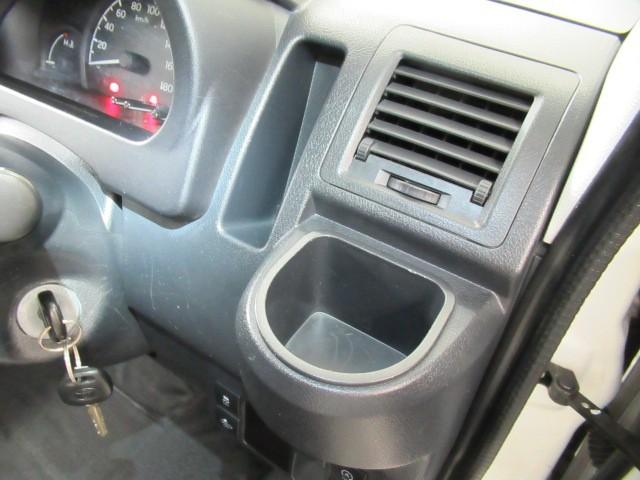 タウンエースバン ＤＸ　横滑防止装置　衝突軽減　運転席エアバッグ　エアコン　ＬＥＤヘッドライト　バックカメラ　Ｗエアバック　メモリーナビ　盗難防止システム　ＡＢＳ　ＥＴＣ　アイドリングストップ　ナビ（9枚目）