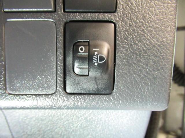 タウンエースバン ＤＸ　横滑防止装置　衝突軽減　運転席エアバッグ　エアコン　ＬＥＤヘッドライト　バックカメラ　Ｗエアバック　メモリーナビ　盗難防止システム　ＡＢＳ　ＥＴＣ　アイドリングストップ　ナビ（11枚目）