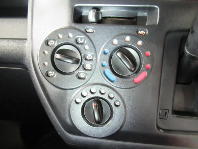 タウンエースバン ＤＸ　横滑防止装置　衝突軽減　運転席エアバッグ　エアコン　ＬＥＤヘッドライト　バックカメラ　Ｗエアバック　メモリーナビ　盗難防止システム　ＡＢＳ　ＥＴＣ　アイドリングストップ　ナビ（18枚目）