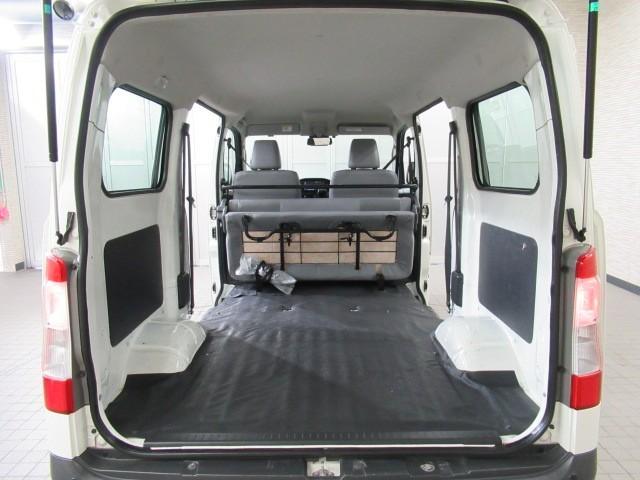 タウンエースバン ＤＸ　横滑防止装置　衝突軽減　運転席エアバッグ　エアコン　ＬＥＤヘッドライト　バックカメラ　Ｗエアバック　メモリーナビ　盗難防止システム　ＡＢＳ　ＥＴＣ　アイドリングストップ　ナビ（23枚目）