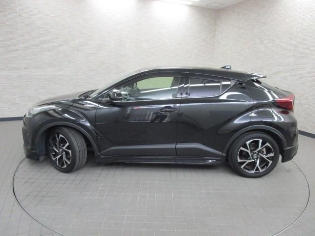 Ｃ－ＨＲ Ｇ　ハーフ革　ＴＳＳ　ワンオナ　ＤＶＤ再生可　ＬＥＤヘッド　バックモニタ　イモビライザー　ナビ＆ＴＶ　ＥＴＣ付　キーフリーシステム　スマキー　横滑り防止機能　クルーズＣ　エアバッグ　アルミ　メモリ－ナビ（6枚目）