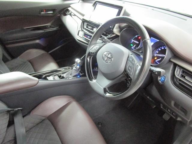 Ｃ－ＨＲ Ｇ　ハーフ革　ＴＳＳ　ワンオナ　ＤＶＤ再生可　ＬＥＤヘッド　バックモニタ　イモビライザー　ナビ＆ＴＶ　ＥＴＣ付　キーフリーシステム　スマキー　横滑り防止機能　クルーズＣ　エアバッグ　アルミ　メモリ－ナビ（9枚目）