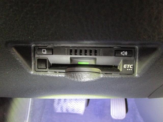 Ｃ－ＨＲ Ｇ　ハーフ革　ＴＳＳ　ワンオナ　ＤＶＤ再生可　ＬＥＤヘッド　バックモニタ　イモビライザー　ナビ＆ＴＶ　ＥＴＣ付　キーフリーシステム　スマキー　横滑り防止機能　クルーズＣ　エアバッグ　アルミ　メモリ－ナビ（12枚目）