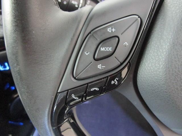 Ｃ－ＨＲ Ｇ　ハーフ革　ＴＳＳ　ワンオナ　ＤＶＤ再生可　ＬＥＤヘッド　バックモニタ　イモビライザー　ナビ＆ＴＶ　ＥＴＣ付　キーフリーシステム　スマキー　横滑り防止機能　クルーズＣ　エアバッグ　アルミ　メモリ－ナビ（16枚目）