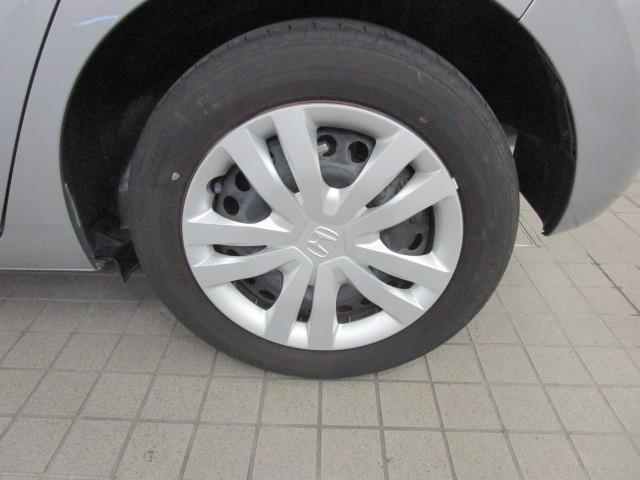 フィット ホーム　メモリーナビ　ワンオーナー　リアカメ　ＬＥＤライト　フルセグＴＶ　エアバッグ　ｉストップ　スマ－トキ－　盗難防止装置　ＥＴＣ車載器　Ｗエアバック　フルオートエアコン　パワーウィンドウ　パワステ　ＶＳＡ（5枚目）