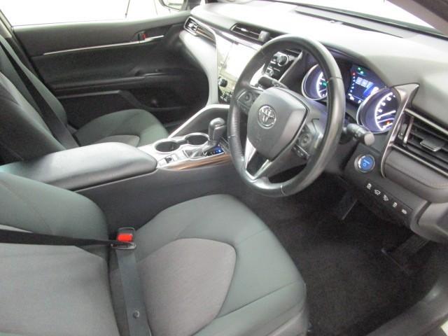 カムリ Ｇ　ＥＳＣ　リヤカメラ　パワーウィンドウ　オ－トエアコン　パワステ　地デジ　運転席Ｐシート　エアバッグ　ＬＥＤヘットライト　ＡＢＳ　スマートキープッシュスタート　ＥＴＣ車載器　ＴＶナビ　キーフリー　アルミ（9枚目）