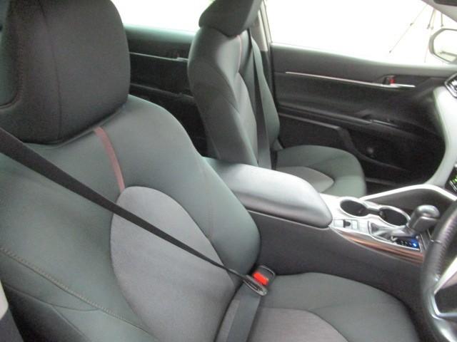 カムリ Ｇ　ＥＳＣ　リヤカメラ　パワーウィンドウ　オ－トエアコン　パワステ　地デジ　運転席Ｐシート　エアバッグ　ＬＥＤヘットライト　ＡＢＳ　スマートキープッシュスタート　ＥＴＣ車載器　ＴＶナビ　キーフリー　アルミ（10枚目）