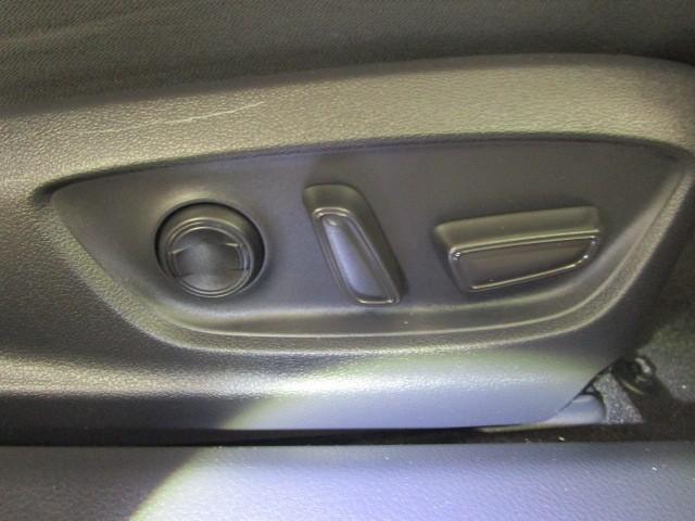 カムリ Ｇ　ＥＳＣ　リヤカメラ　パワーウィンドウ　オ－トエアコン　パワステ　地デジ　運転席Ｐシート　エアバッグ　ＬＥＤヘットライト　ＡＢＳ　スマートキープッシュスタート　ＥＴＣ車載器　ＴＶナビ　キーフリー　アルミ（11枚目）