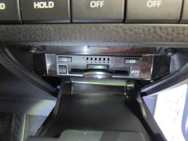 カムリ Ｇ　ＥＳＣ　リヤカメラ　パワーウィンドウ　オ－トエアコン　パワステ　地デジ　運転席Ｐシート　エアバッグ　ＬＥＤヘットライト　ＡＢＳ　スマートキープッシュスタート　ＥＴＣ車載器　ＴＶナビ　キーフリー　アルミ（12枚目）