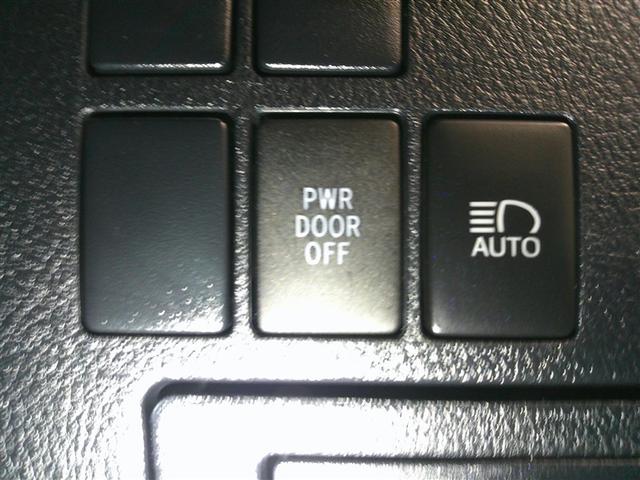 アルファード ２．５Ｓ　タイプゴールド　イモビ　バックモニタ－　ＬＥＤランプ　１オーナー車　リアオートエアコン　エアコン　ＤＶＤプレーヤー　横滑防止装置　ＡＣ１００Ｖ電源　アルミ　パワーウィンドウ　ＡＢＳ　キーレス　３列シート　メモリーナビ（12枚目）