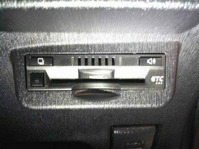 プリウスアルファ S スマキ- リモコンキー PCS 横滑り防止装置付き PW Bカメラ クルコン ナビ・TV サイドエアB ワンオナ ETC車載器 ABS付き アルミホイール 1セグTV メモリーナビゲーション イモビ(10枚目)