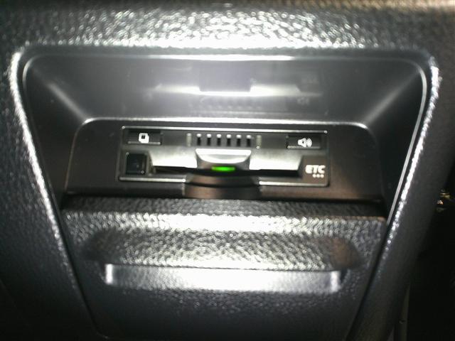 ヴォクシー ハイブリッドＺＳ　プリクラッシュ　スマキー　１オーナー　オートエアコン　ナビＴＶ　Ｗエアコン　ＥＴＣ車載器　イモビ　ＬＥＤヘッドライ　ＶＳＣ　アルミ　地デジ　エアバック　両席エアバック　ＡＢＳ　パワーウインドウ（12枚目）