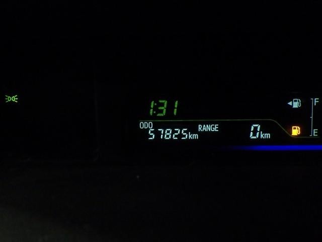 プリウスアルファ Ｓ　スマキ－　ＤＶＤ視聴可　リモコンキー　横滑り防止装置付き　ＰＷ　Ｂカメラ　ナビ・ＴＶ　サイドエアＢ　ＥＴＣ車載器　ＡＢＳ付き　アルミホイール　メモリーナビゲーション　パワーステアリング　イモビ　ＡＣ（16枚目）