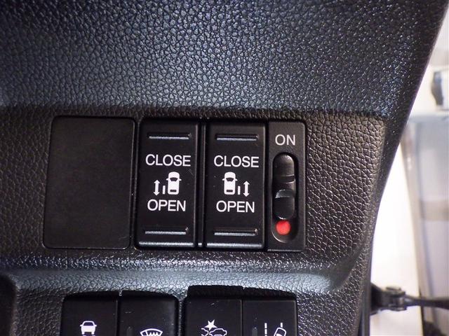 フリードハイブリッド ハイブリッド・Ｇ　キーレス　フルセグテレビ　三列シート　ＥＳＣ　パワーウインドウ　サイドエアバッグ　ＡＡＣ　両側自動ドア　オートクルーズ　スマ－トキ－　ＥＴＣ付き　アルミホイール　ナビ＆ＴＶ　メモリナビ　両席エアバック（12枚目）