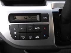 オートエアコンは温度を設定すれば自動で快適な状態をキープしてくれるので運転中の温度操作が減り安全面でも安心ですね。 5