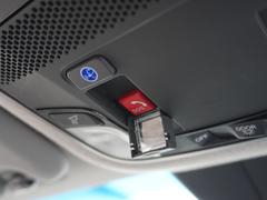 新世代コネクテッド技術「ＨｏｎｄａＣＯＮＮＥＣＴ」搭載。緊急時にオペレーターのサポートを受けることも可能です。 5