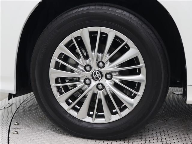 アルファードハイブリッド Ｓ　タイプゴールド　サンルーフ　４ＷＤ　ミュージックプレイヤー接続可　バックカメラ　衝突被害軽減システム　ＥＴＣ　両側電動スライド　ＬＥＤヘッドランプ　乗車定員７人　３列シート　ワンオーナー　アイドリングストップ（17枚目）