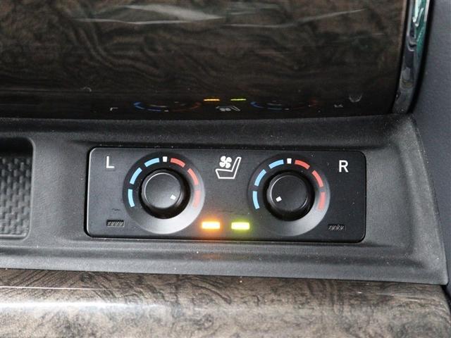 アルファードハイブリッド エグゼクティブラウンジＳ　革シート　サンルーフ　４ＷＤ　フルセグ　メモリーナビ　ＤＶＤ再生　ミュージックプレイヤー接続可　後席モニター　バックカメラ　衝突被害軽減システム　ＥＴＣ　ドラレコ　両側電動スライド　ＬＥＤヘッドランプ（11枚目）