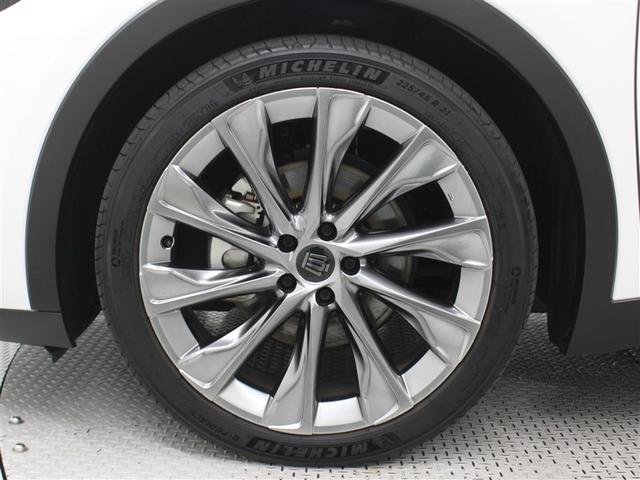 クラウンクロスオーバー Ｇアドバンスド・レザーパッケージ　革シート　４ＷＤ　フルセグ　バックカメラ　衝突被害軽減システム　ＥＴＣ　ドラレコ　ＬＥＤヘッドランプ　アイドリングストップ（16枚目）