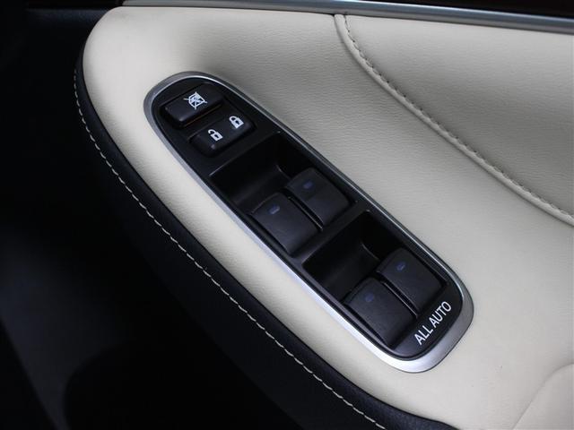 �T�C�h�^�[�������v�t���h�A�~���[�B�ԗ��̃h���X�A�b�v�ƉE���܎��̔펋�F�������˔������������ȃ~���[�ł��B