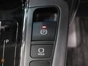 「HOLD」スイッチを押し、システムONの状態にしておくことで、渋滞や信号待ちなどでブレーキを踏んで停車した時にブレーキを保持。アクセルを踏むと解除されます。
