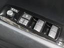 オート格納機能を搭載したドアミラーと全席パワーウィンドウを装備しています。