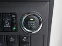 電子カードキーを携帯していれば、ブレーキを踏みながらエンジンスイッチを押すだけで、エンジンが始動します。