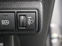 人や荷物を満載しても、対向車や先行車に迷惑をかけない、室内からヘッドライトの光軸を調整できます。