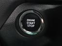 スマートキーを携帯していれば、ブレーキを踏みながらエンジンスイッチを押すだけで、エンジンが始動します。