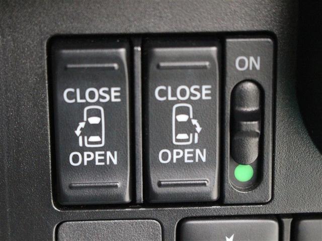 両側パワースライドドアです。