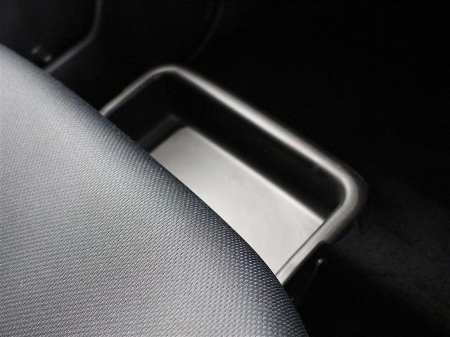 助手席シートアンダートレイです。