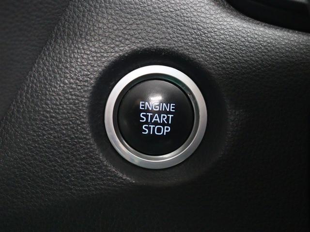 スマートキーを携帯していれば、ブレーキを踏みながらエンジンスイッチを押すだけで、エンジンが始動します。