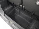 ラゲージボード下にも収納スペースがあります。