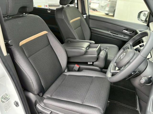 セレナ ハイウェイスターＶ　試乗車アップ　ＡＬＰＩＮＥフルエアロ　純１２．３インチナビ　アラモニ　プロパイロット　前後ドラレコ　ＥＴＣ２．０　アダプティブＬＥＤヘッド　両側オート　エマブレ　踏み間違い（12枚目）