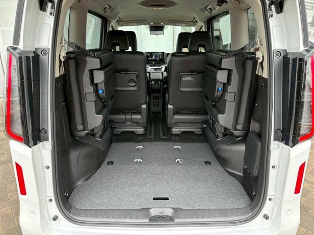 セレナ ハイウェイスターＶ　試乗車アップ　ＡＬＰＩＮＥフルエアロ　純１２．３インチナビ　アラモニ　プロパイロット　前後ドラレコ　ＥＴＣ２．０　アダプティブＬＥＤヘッド　両側オート　エマブレ　踏み間違い（20枚目）