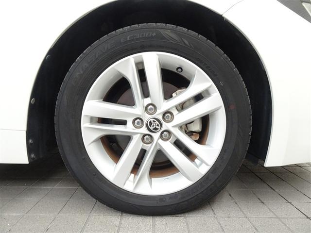 スポーティな印象を与える純正ホイールです。どこまでも走っていきたくなるようなデザインですね♪