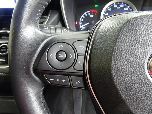 ステアリングスイッチ付き。前方から目を離すことなく操作することが可能です。