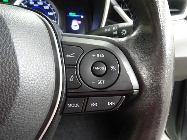 ステアリングスイッチ付き。前方から目を離すことなく操作することが可能です。