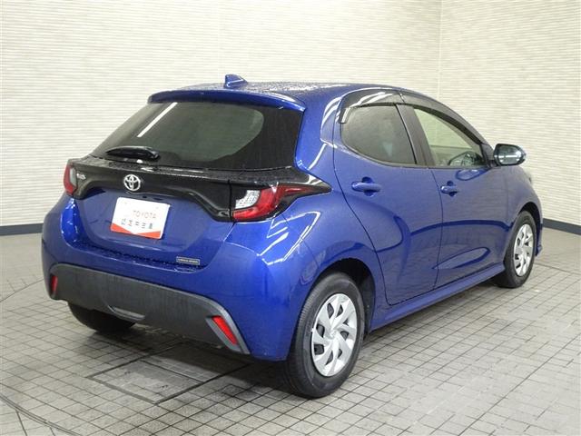 ヤリス Ｇ　バックモニタ－　誤発進抑制機能　１オーナー車　スマートキー　盗難防止装置　横滑り防止機能　キーレス　ＥＴＣ　オートエアコン　メモリーナビ　ＡＢＳ　運転席エアバック　サイドエアバッグ　記録簿有　ナビ（7枚目）