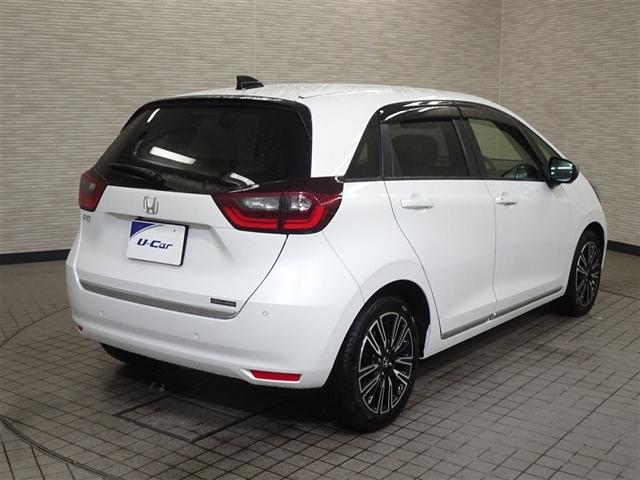 フィット リュクス　メモリーナビ　オートエアコン　Ｒカメラ　スマートキー　ＥＴＣ　ＶＳＡ　ＬＥＤ　盗難防止システム　クルーズコントロール　衝突被害軽減ブレーキ　地デジ　革シート　１オーナー（7枚目）