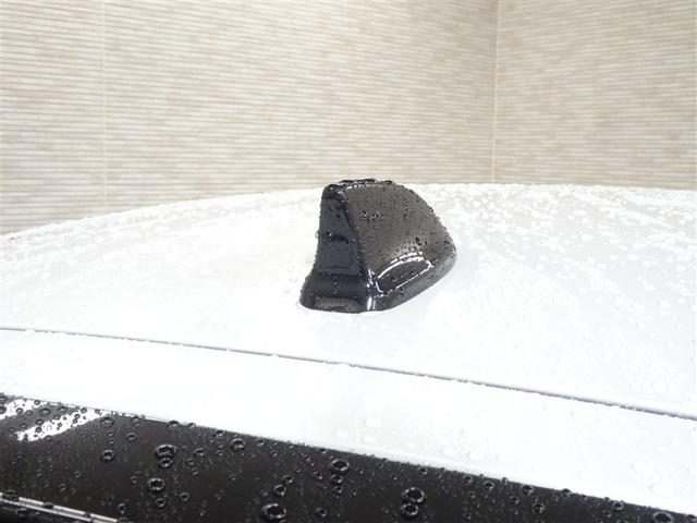 フィット リュクス　メモリーナビ　オートエアコン　Ｒカメラ　スマートキー　ＥＴＣ　ＶＳＡ　ＬＥＤ　盗難防止システム　クルーズコントロール　衝突被害軽減ブレーキ　地デジ　革シート　１オーナー（8枚目）